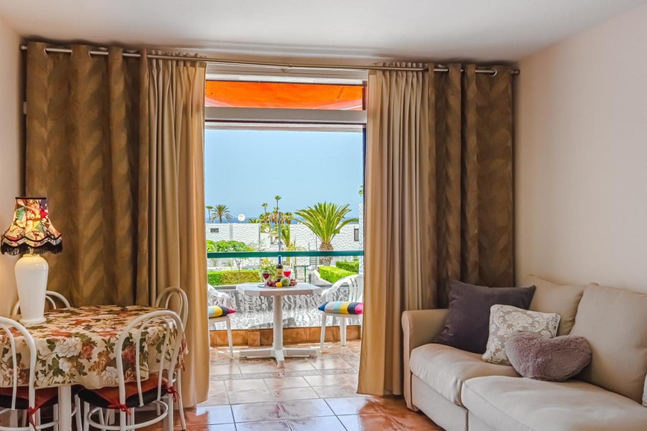 Apartment Apart America - 150 Meters From The Beach, Free Wi-Fi Арона Екстериор снимка