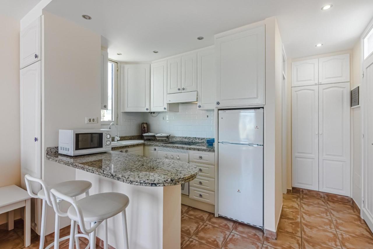 Apartment Apart America - 150 Meters From The Beach, Free Wi-Fi Арона Екстериор снимка