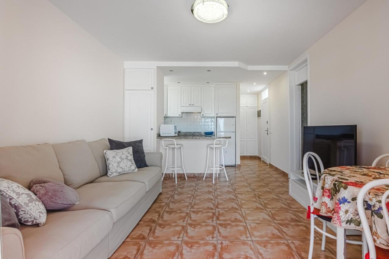 Apartment Apart America - 150 Meters From The Beach, Free Wi-Fi Арона Екстериор снимка