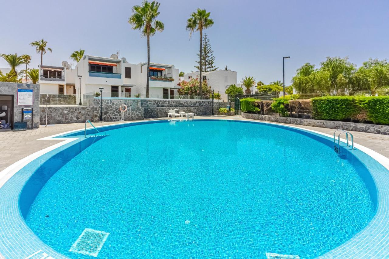 Apartment Apart America - 150 Meters From The Beach, Free Wi-Fi Арона Екстериор снимка