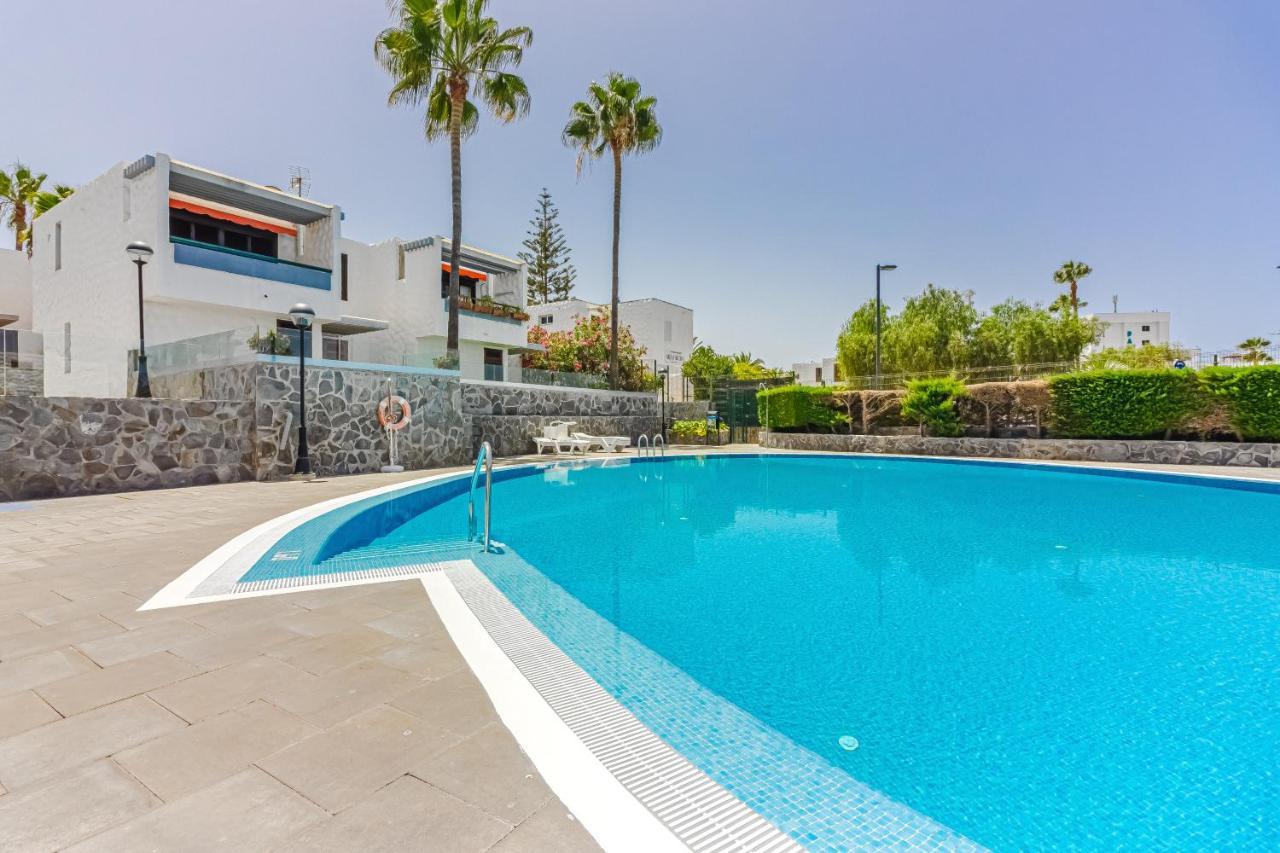 Apartment Apart America - 150 Meters From The Beach, Free Wi-Fi Арона Екстериор снимка