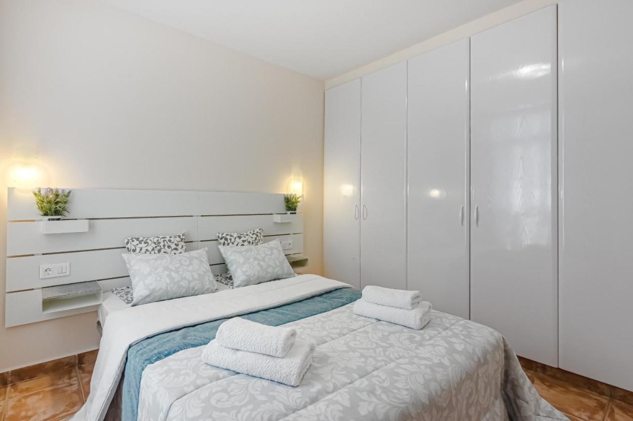 Apartment Apart America - 150 Meters From The Beach, Free Wi-Fi Арона Екстериор снимка